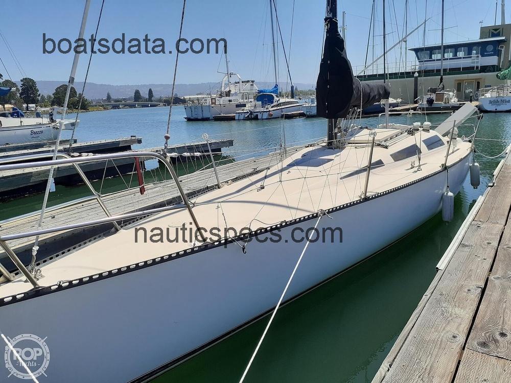 Hobie 33 specs and reviews